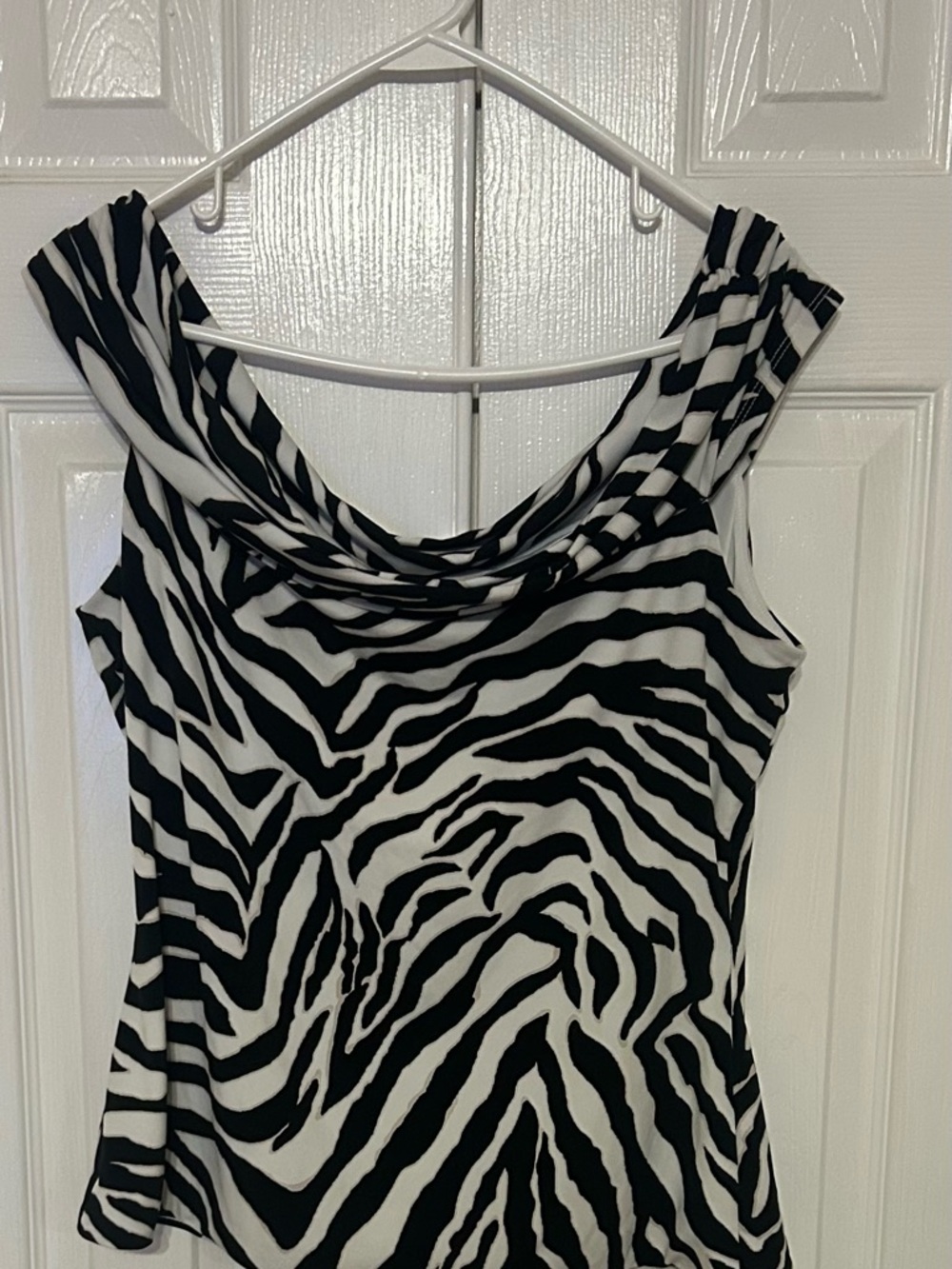 White House Black Market White and Black Logo Trim Shell